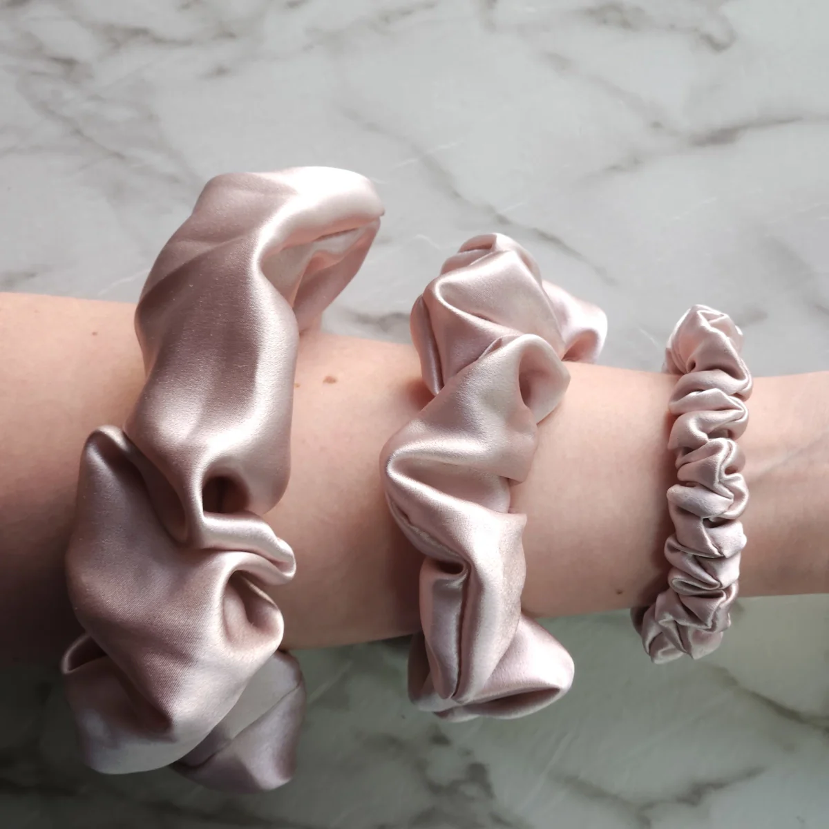 Roxie Collection Luxe 100% Mulberry Silk 30 Momme Scrunchie Powder Pink - Image 2